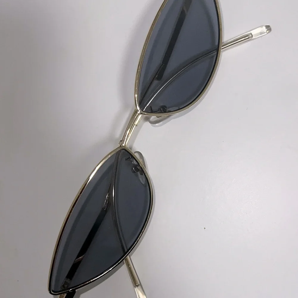 Sunglasses - Picture 2 of 5